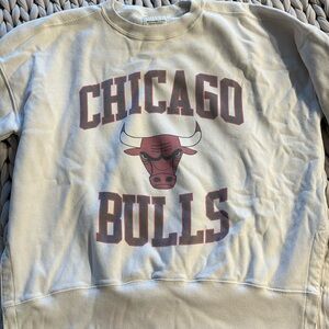 Chicago Bulls crewneck sweatshirt from Abercrombie & Fitch soft A&F collection